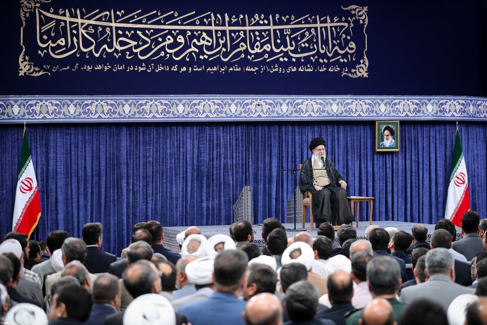 طواف به بشریت می‌آموزد که همه مسائل زندگی باید حول 